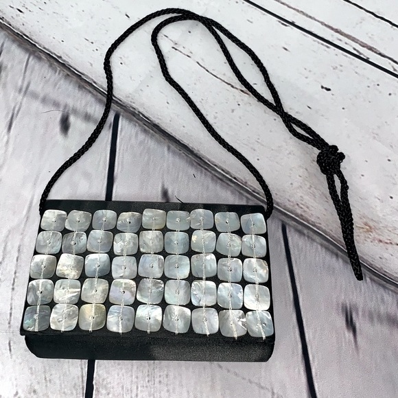 Evan Picone Handbags - Cute & Classy Evan Picone Pearl Black Clutch